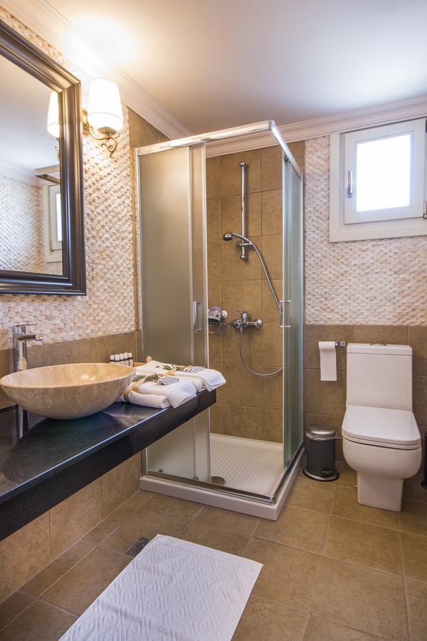 Symi Nautilus Luxury Suites Exterior foto